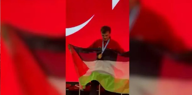 Milli sporcumuz Filistin Bayrağı açıp, dabke dansı yaptı