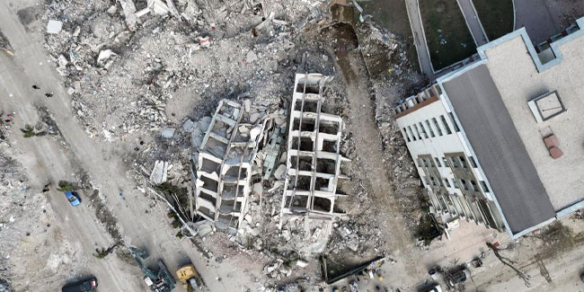 Hatay'da hasarlı evlerin içi dron ile görüntülendi