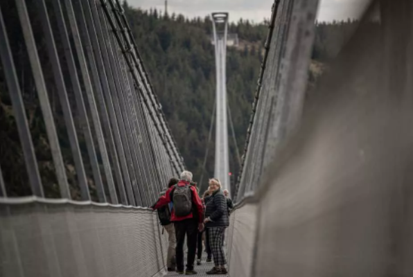 Dünyanın en uzun asma yaya köprüsü