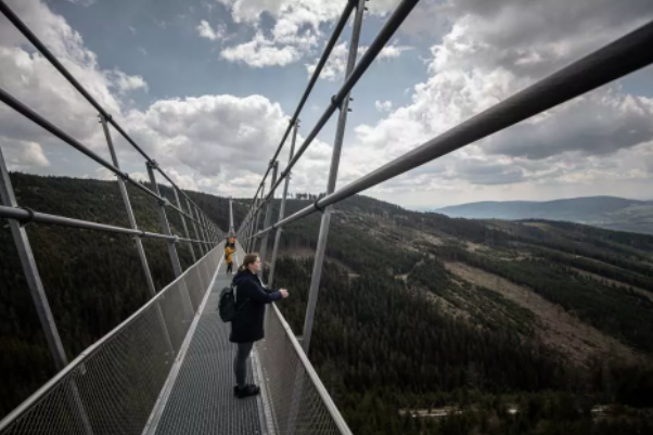 Dünyanın en uzun asma yaya köprüsü