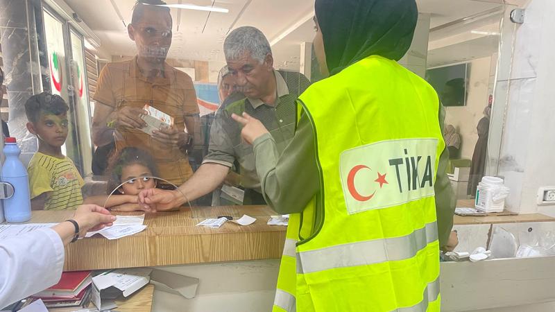TİKA'dan Gazze'nin kuzeyinde bir hastaneye ilaç ve tıbbi malzeme desteği