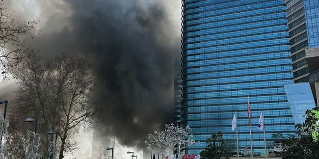 İstanbul Levent'te AVM yangını