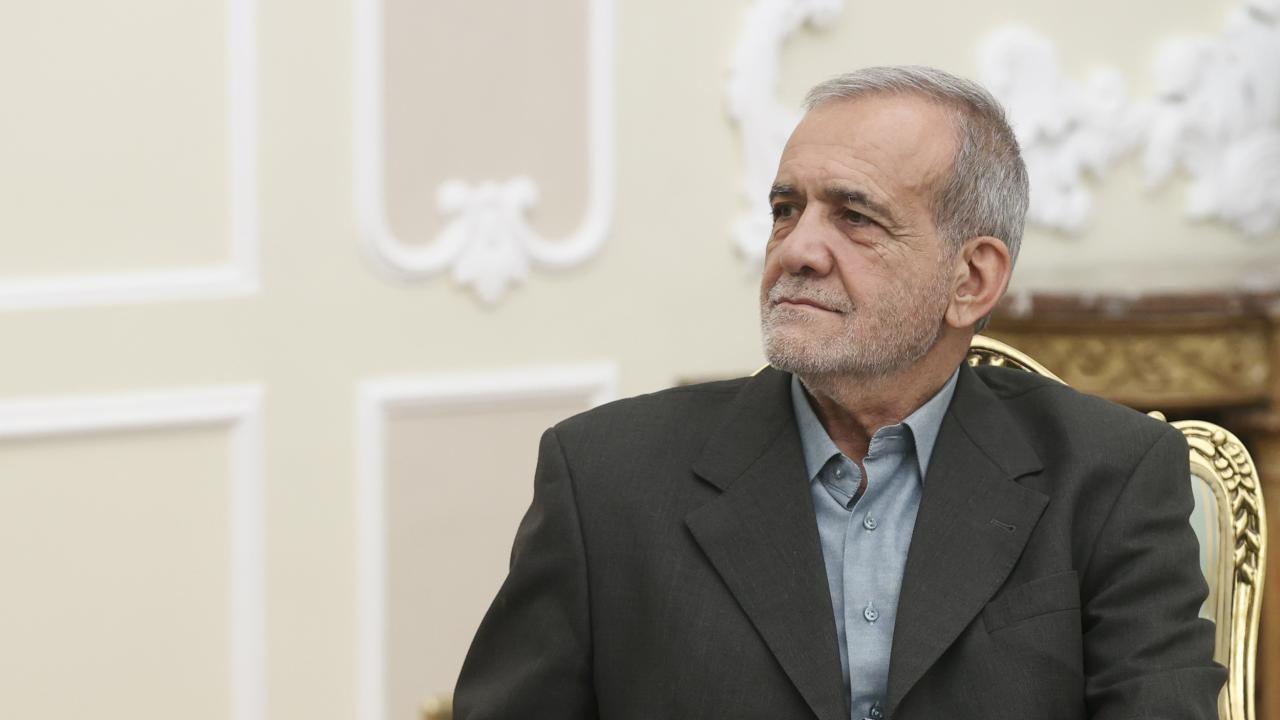 Pezeşkiyan: İran, Haniye'nin yasını tutuyor