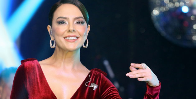Ebru Gündeş'in kız kardeşi olduğunu duyan şaşıp kalıyor