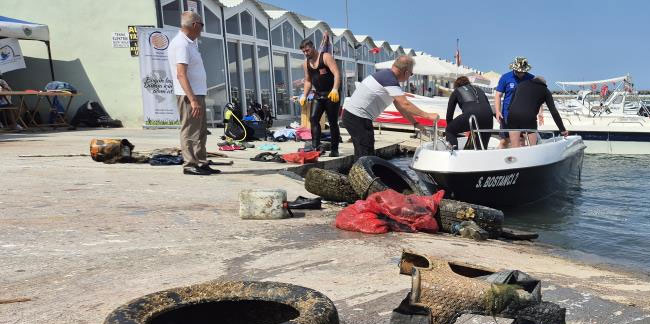 Samsun'da dalgıçlardan deniz dibi temizliği