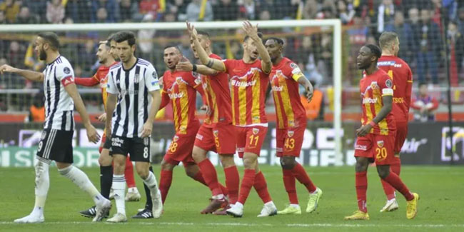 Beşiktaş Kayseri'de 2 golle kazandı! Redmond ilki yaşadı