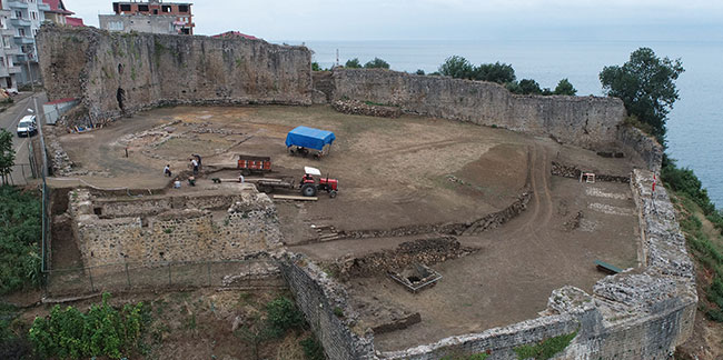 Trabzon'un asırlardır ayakta duran Akçakale Kalesi'nde kazı çalışmaları bitiyor