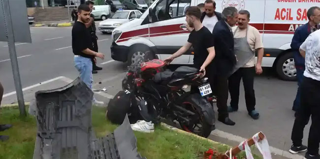 Trabzon'da hafif ticari araçla motosiklet çarpıştı! 2 kişi yaralandı