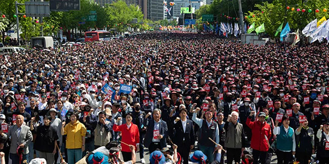 Güney Kore'de 1 Mayıs mitinglerine binlerce işçi katıldı