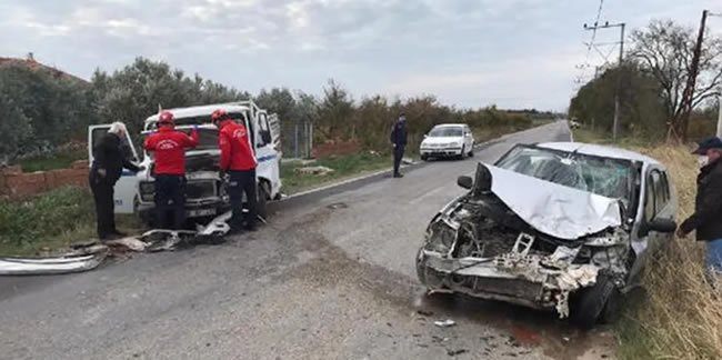 Burhaniye’de trafik kazası; 4 yaralı