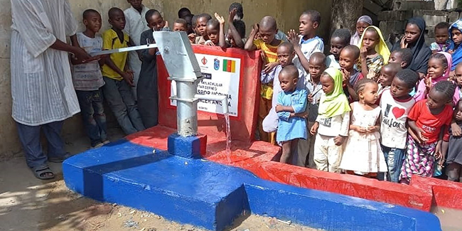 Trabzonsporlu taraftarlar, Kamerun'da su kuyusu açtırdı