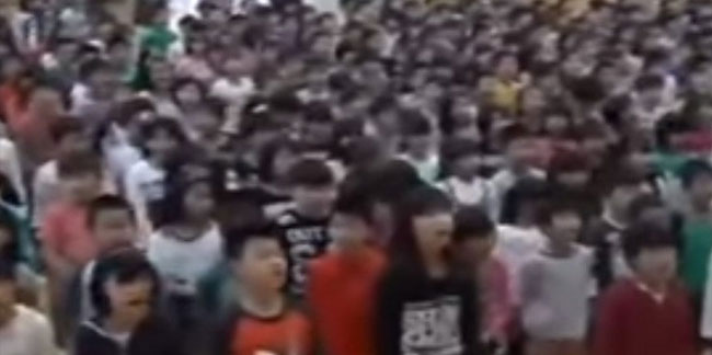 Japonya'da çocuklar hep bir ağızdan "Gençlik Marşı" söyledi