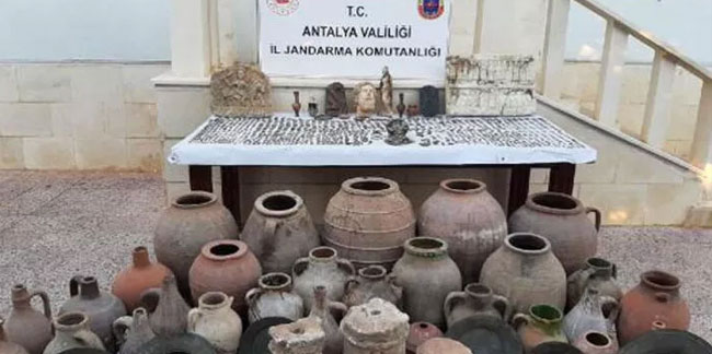 Antalya'da 2 bin 712 parça tarihi eser ele geçirildi