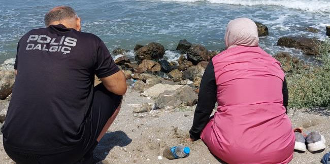 Samsun'da denize giren baba kayıp, oğlu vatandaşlar tarafından kurtarıldı