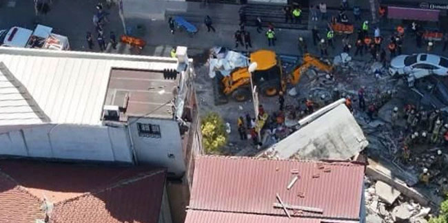 Küçükçekmece'de binanın çökme anı kamerada: 1 kişi hayatını kaybetti
