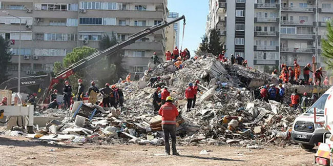 İzmir depreminde yıkılan Emrah Apartmanı ile ilgili 2 belediye görevlisine dava