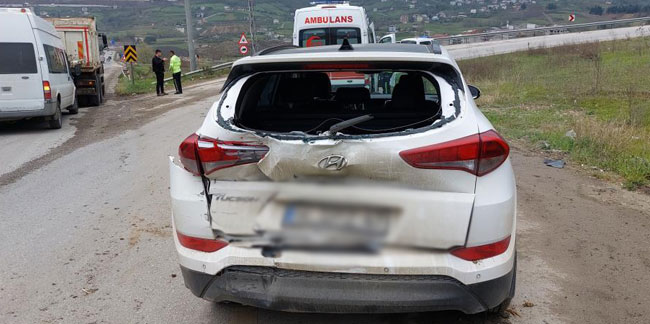 Samsun'da kamyon otomobile arkadan çarptı: 2 yaralı