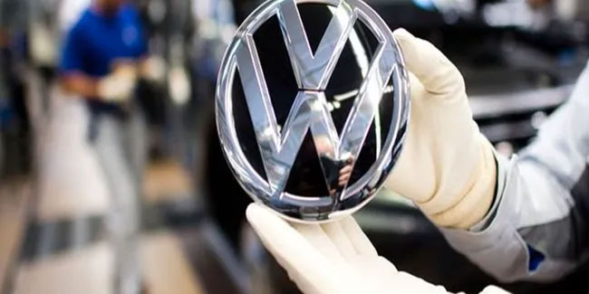 Volkswagen logosunu değiştirdi