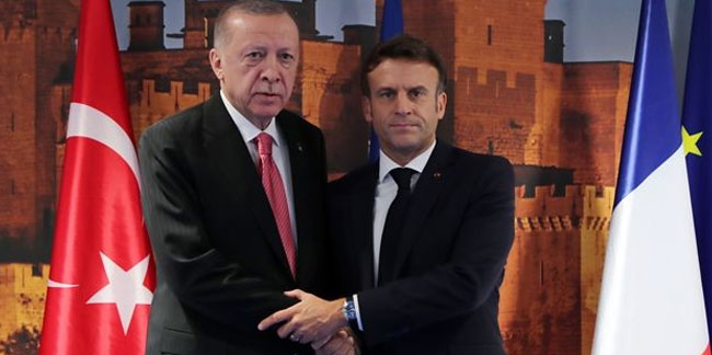 Erdoğan, Nato Zirvesi’nde Fransa Cumhurbaşkanı Macron ile görüştü