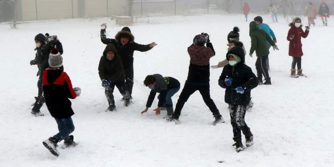 Bayburt'ta kar nedeniyle eğitime ara verildi