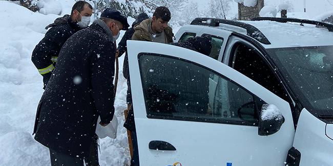YEDAŞ ekipleri, karla kaplı yolda acil hasta için seferber oldu