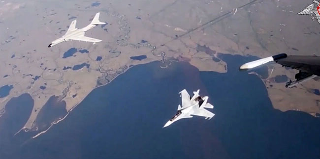 Rus ve Çin stratejik bombardıman uçakları ortak devriye uçuşu yaptı