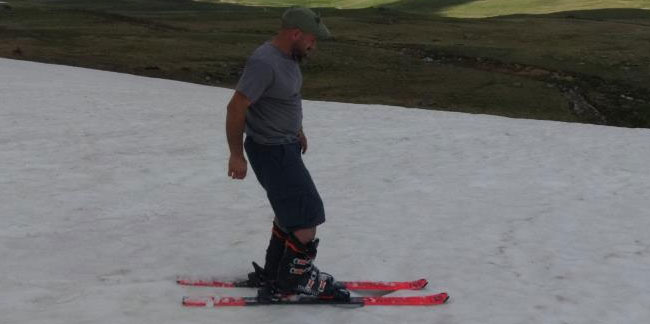 Artvin'de yaz ortasında kayak keyfi