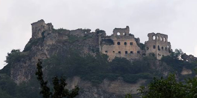 Asırlara Meydan Okuyan Kuştul Manastırı! Kuştul Manastırına nasıl gidilir?