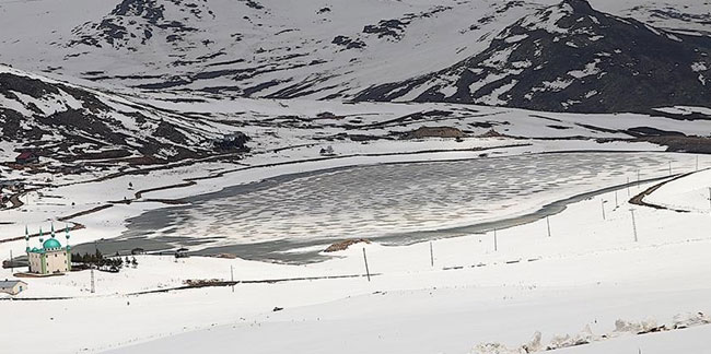 Aydıntepe Göleti ilkbaharda da buzla kaplı