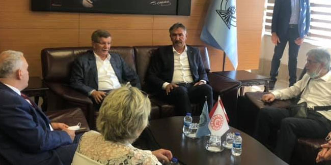 Ahmet Davutoğlu Trabzon'a geldi