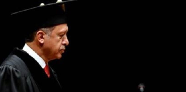 Erdoğan’ı çok kızdıracak yazı: Esnektir Papaz cübbesi bile giyer