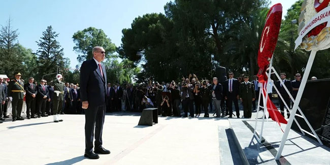 Cumhurbaşkanı Erdoğan, KKTC'de Atatürk Anıtı'na çelenk sundu