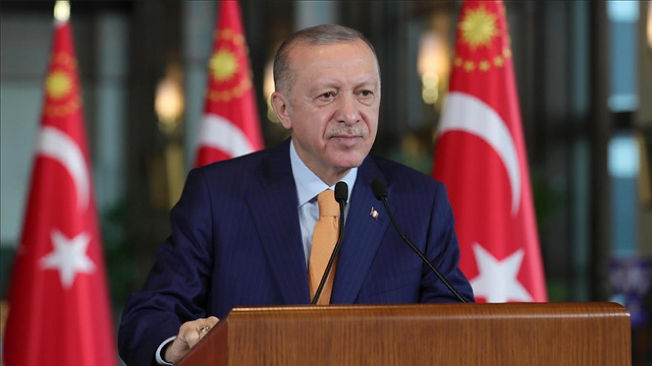 Erdoğan: Genç kardeşlerime başarılı bir üniversite hayatı diliyorum
