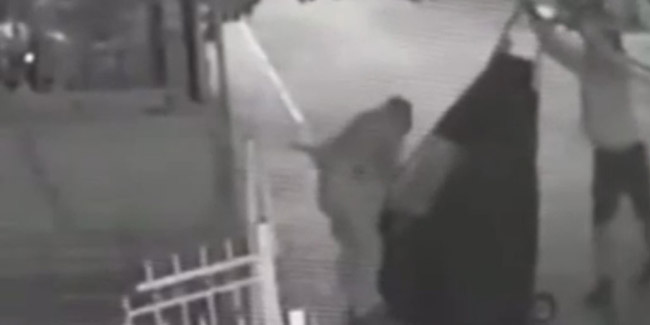 Camiden çamaşır makinesi çalan hırsızlar yakalandı