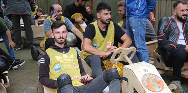 Rize'de tahta araba yarışlarından renkli görüntüler