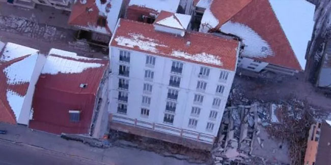 5 katlı bina geriye yattı, camları bile çatlamadı