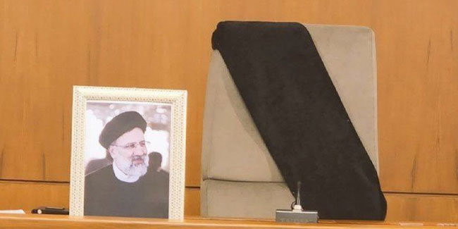 Cumhurbaşkanı Reisi'nin koltuğu siyah örtüyle örtüldü