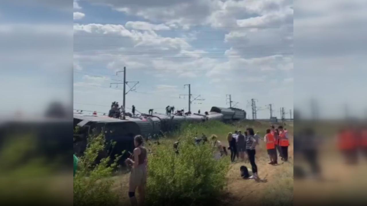 Rusya'da yolcu treninin raydan çıkması soncu yaklaşık 140 kişi yaralandı