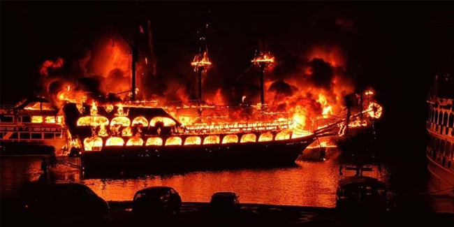 Alanya’da 4 gezi teknesi yandı
