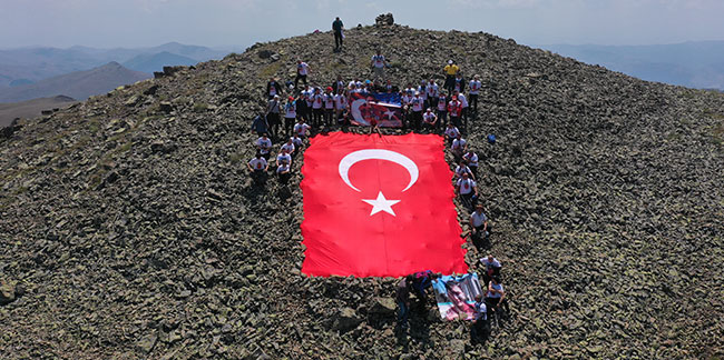 Şehit pilot için zirveye yürüdüler