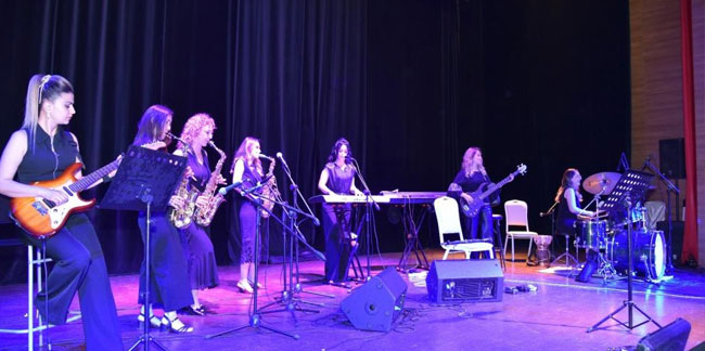 Vezirköprü Kadın Orkestrası'ndan yaza merhaba konseri
