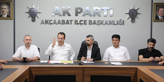 AK Parti Akçabaat İlçe Teşkilatı toplandı! Başkan Ekim tam not aldı