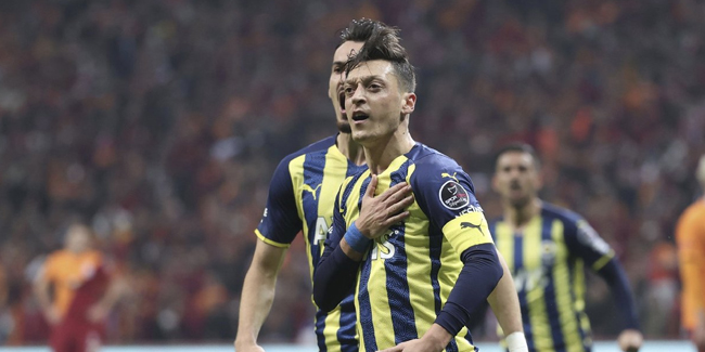 Kadro dışı kalan Mesut Özil'den Fenerbahçe paylaşımı