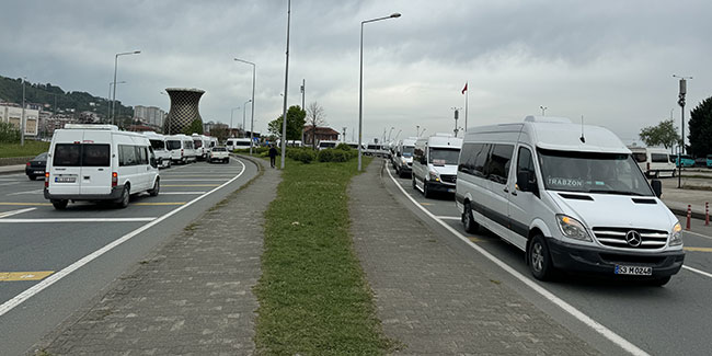 Rize ve Trabzon'da minibüsçülerden kontak kapatma eylemi