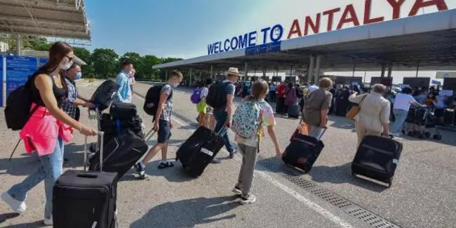 Antalya'ya gelen turist sayısı 6 milyonu geçti