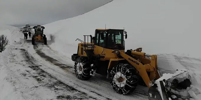Bayburt'ta 170 köy yolunda karla mücadele!