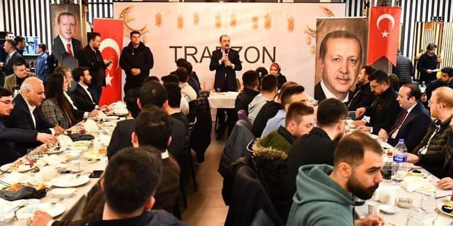 Bakan Muş Trabzon'da sahurda gençlerle buluştu
