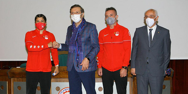 TOBB Başkanı Hisarcıklıoğlu'dan Busenaz’a ödül