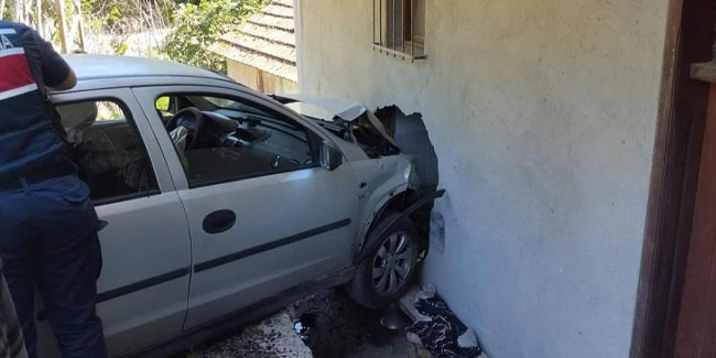 Ordu'da otomobil evin duvarına çarptı: 4 yaralı