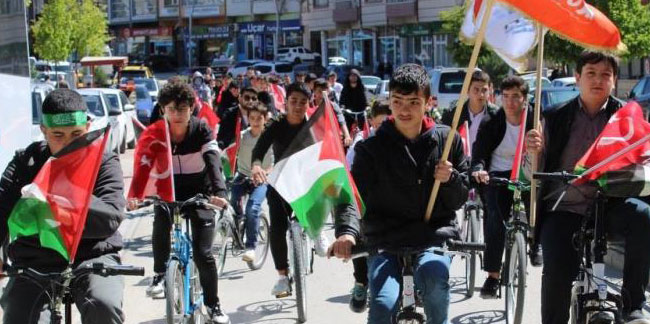 Bayburt'ta gençler Filistin için pedal çevirdiler